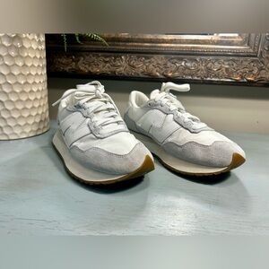 New Balance White and Gray Sneakers (237)